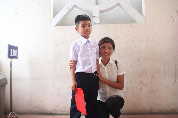 Hai bé bị trao nhầm ở Ba Vì vào lớp 1: Nỗi lòng của người mẹ trong ngày khai giảng - 4