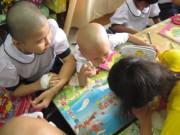 Tin tức - Nhói lòng câu nói ngày khai giảng: “Có phải con không có tóc nên không được đến trường”