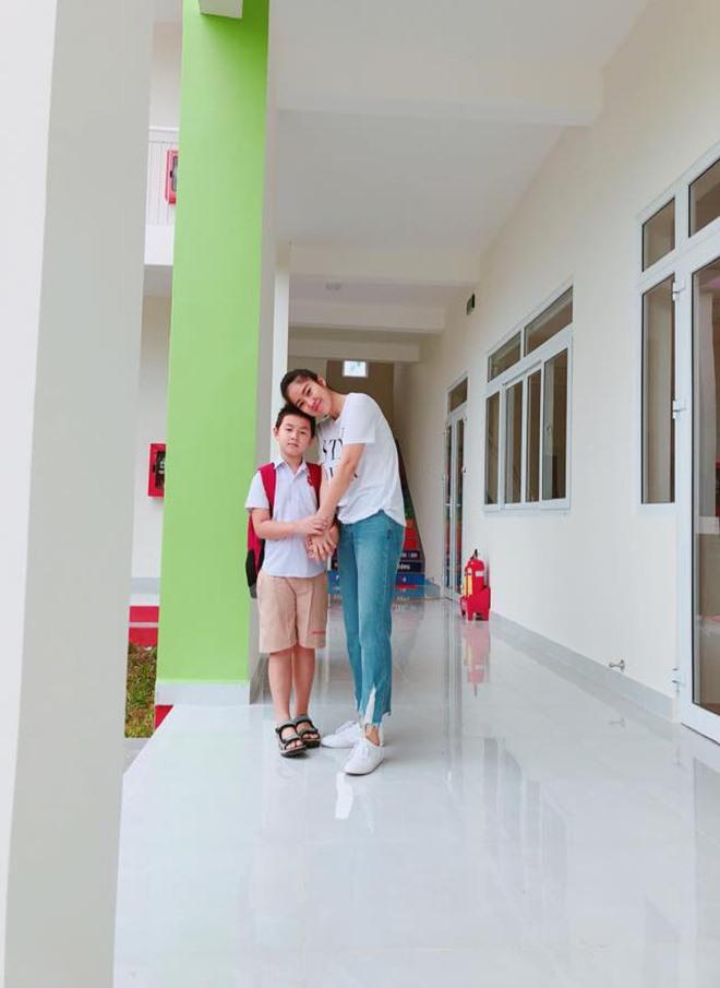 Con của Ly Kute, Đăng Khôi đáng yêu khai giảng, xúc động lý do Cát Phượng không đưa con đi - 15