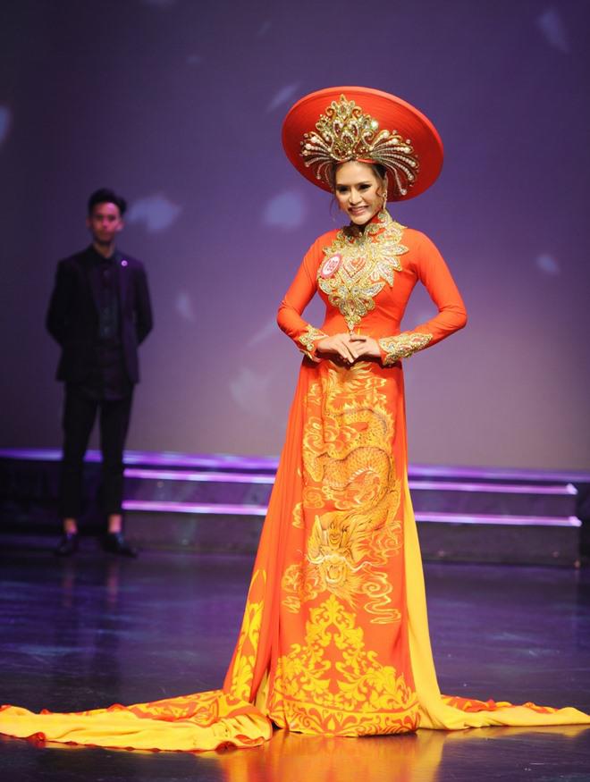 Sức khoẻ suy kiệt, Tân hoa hậu Việt Nam Thế giới ngất xỉu sau phút đăng quang - 6