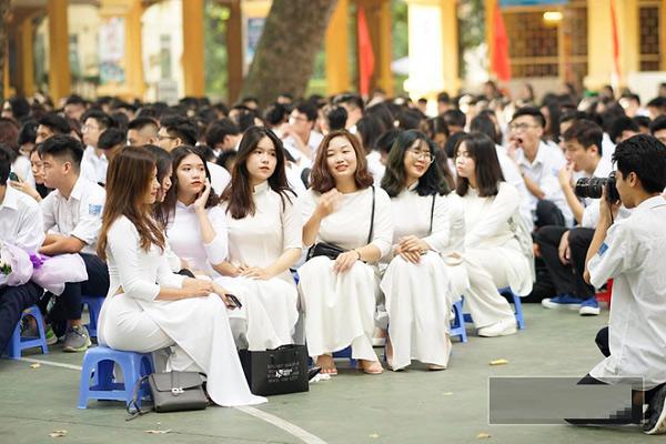 Trang điểm mùa tựu trường: Các hot girl ngày ấy - bây giờ khác nhau như thế nào? - 13