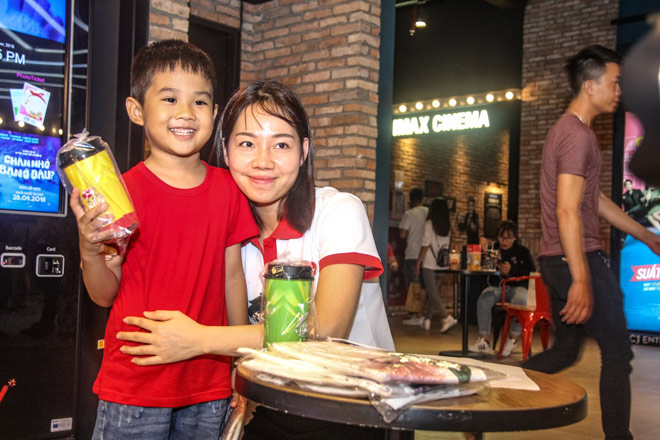 Vợ chồng Đăng Khôi - Thủy Anh và MC Ốc Thanh Vân đưa quý tử check-in “Biệt đội Ion Bạc” - 10