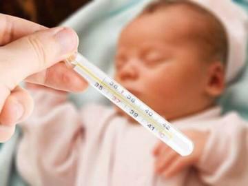 Cách xử trí khi trẻ sơ sinh bị sốt ở nhà đơn giản, hiệu quả nhất