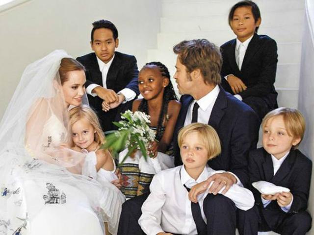 Ngôi sao 24/7: Bên nhau 10 năm, cùng nuôi 6 đứa con, Angelina giờ hối hận vì yêu Brad Pitt?