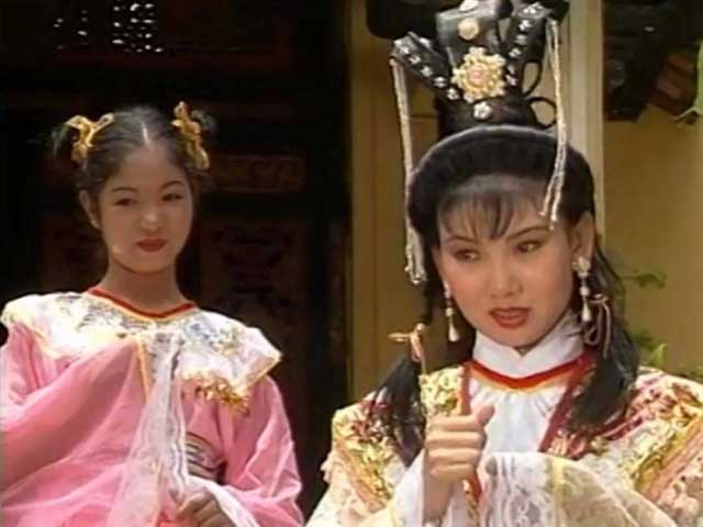 Sao Việt 24h: Diễn viên hài Thúy Nga tiết lộ cát-xê khó tin năm 19 tuổi