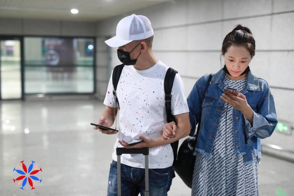 bat gap vo "vua can long" mat moc xinh dep nam chat tay chong di "chay so" - 2