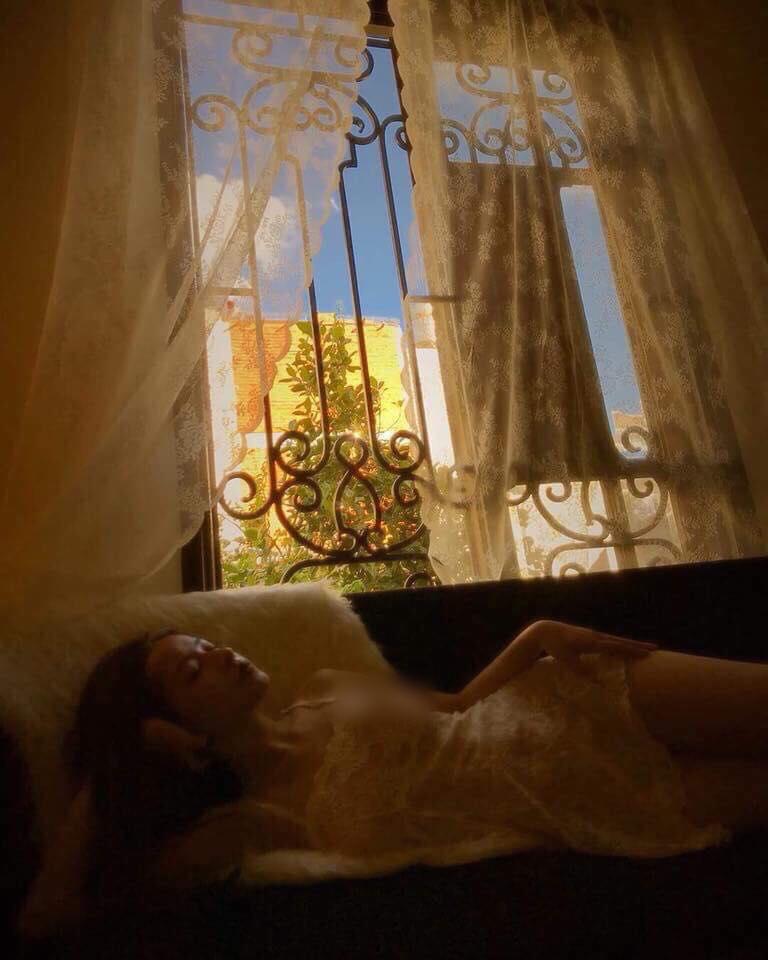 Chipu ngầm khẳng định đã amp;#34;thoát kiếp hotgirlamp;#34; khi tung bộ ảnh không nội y lộ vòng 1 gây sốc - 2