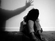 Tin tức - Thấy bé gái 11 tháng tuổi quấy khóc, cô trông trẻ phát hiện tội ác tày trời của bố chồng