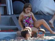 Làm mẹ - Con gái David Beckham gây ngỡ ngàng khi lớn phổng phao trong bộ đồ áo tắm