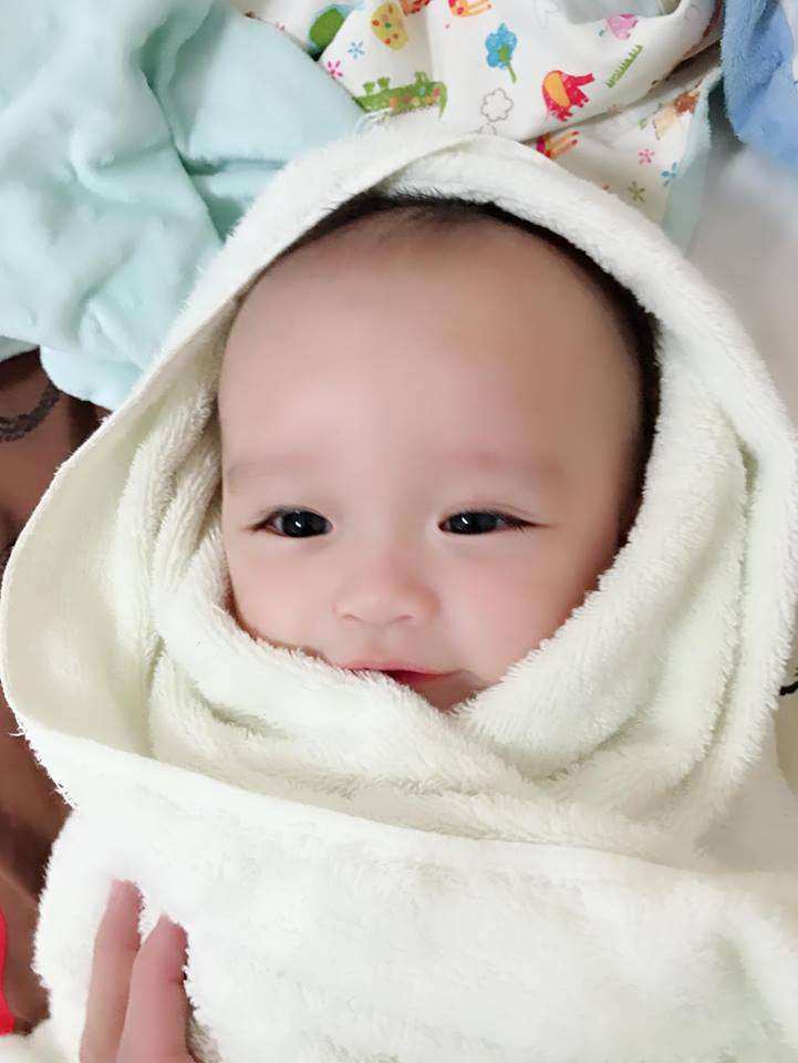 Thích con gái nhưng bầu con trai, mẹ choáng khi nhìn mặt con chào đời: đẹp như tiểu tiên nữ - 2