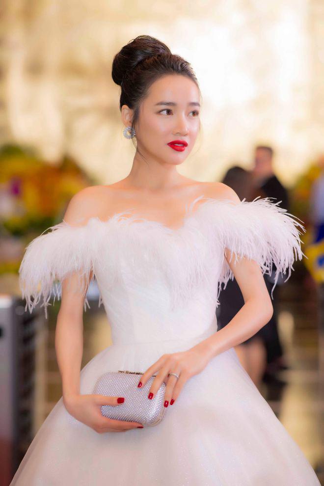 Trước đám cưới, Nhã Phương xuất hiện đẹp rạng rỡ trong đêm trao giải VTV Awards - 3