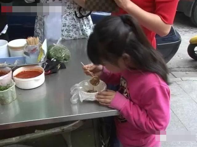 Bé 5 tuổi dậy thì sớm ở tử cung, buồng trứng vì thường xuyên ăn trứng lộn