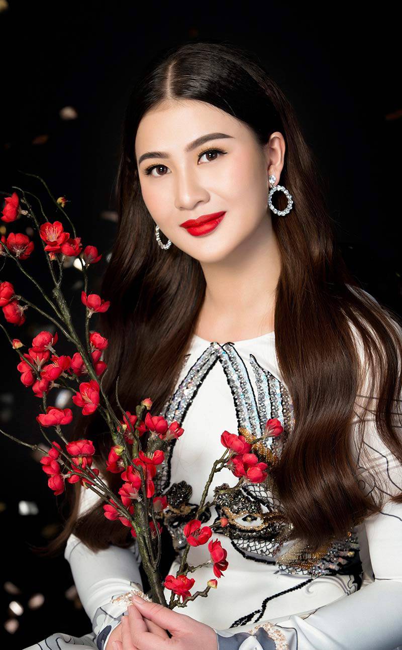 nhan sac va cuoc song cua a hau thai my linh sau dang quang: khong it lan bi &#34;ga gam&#34; - 2