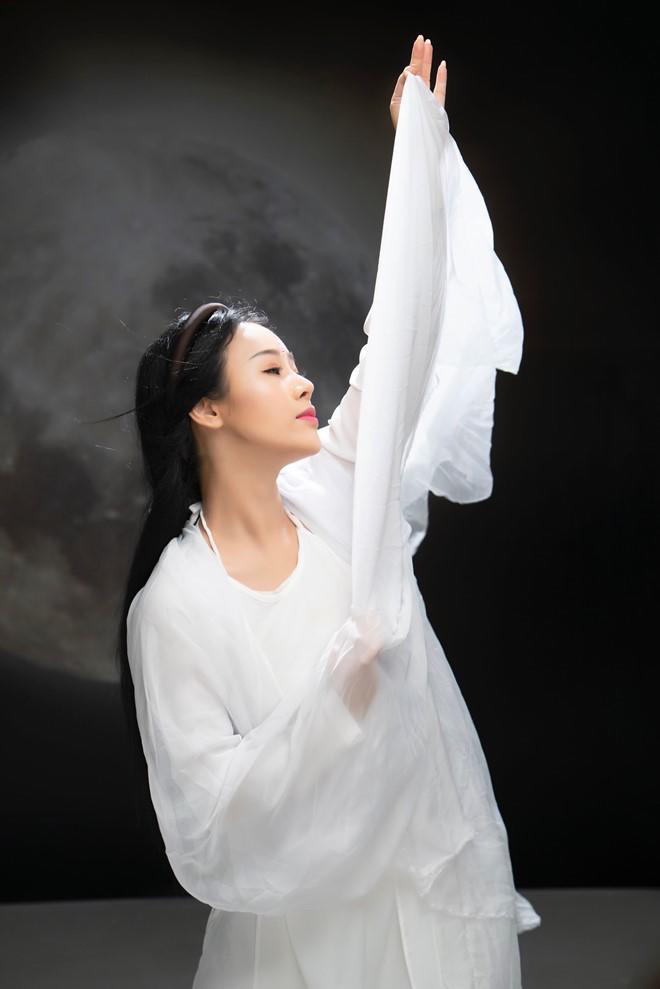 Ca sĩ Hoa Trần tung MV cover nhạc phim Diên Hy Công Lược - 7