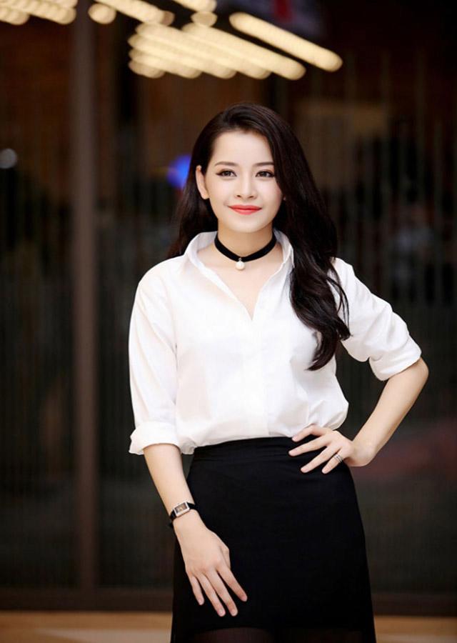 Mải mê khoe amp;#34;núi đồiamp;#34; tròn đầy, Chi Pu lại bị vướng nghi vấn trùng tu vòng 1? - 1