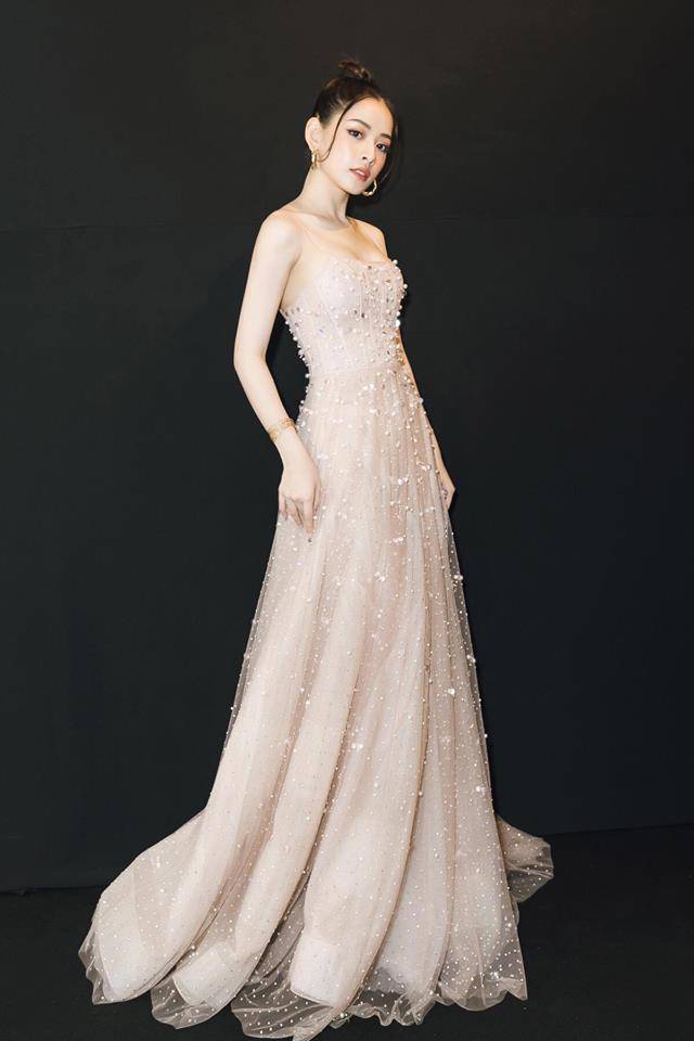 Mải mê khoe amp;#34;núi đồiamp;#34; tròn đầy, Chi Pu lại bị vướng nghi vấn trùng tu vòng 1? - 8