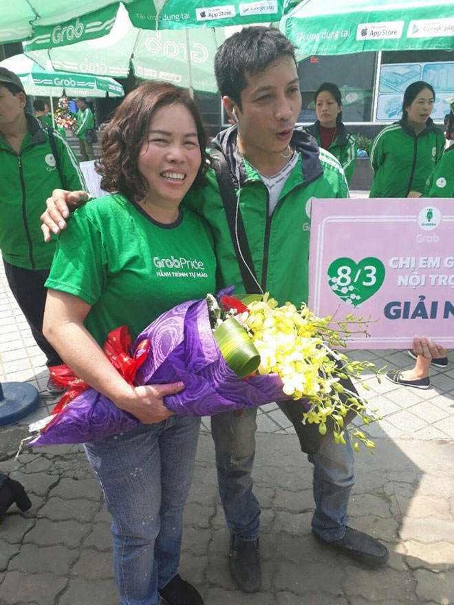 Chuyện nghề tài xế GrabBike: amp;#34;Mỗi chuyến đi là một lần thêm yêu Hà Nộiamp;#34; - 2