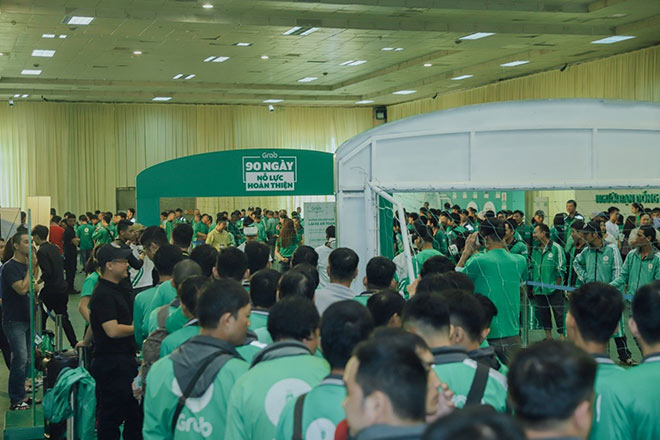 Chuyện nghề tài xế GrabBike: amp;#34;Mỗi chuyến đi là một lần thêm yêu Hà Nộiamp;#34; - 3