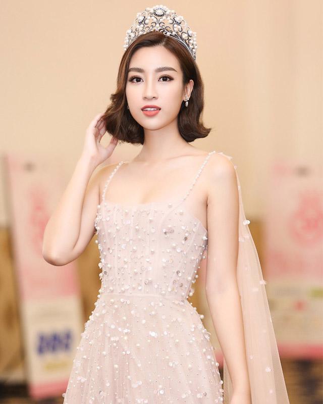 Đỗ Mỹ Linh đủ trở thành thần tiên tỷ tỷ với tóc ngắn tự cắt