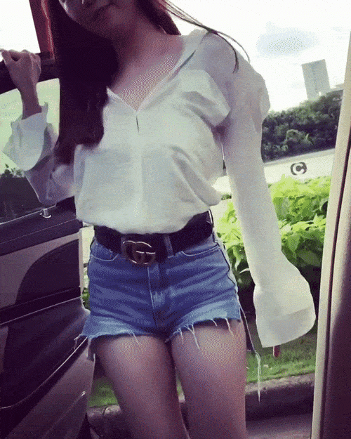 Ngọc Trinh lại làm dân tình amp;#34;điên đảoamp;#34; với clip nhảy sexy, uốn éo, đuổi theo xe hơi tiền tỷ - 3