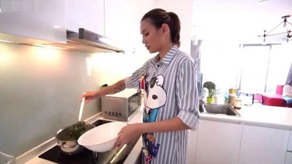 Chiêm ngưỡng căn hộ tiền tỷ ở khu “đại gia” vẫn không níu chân nổi siêu mẫu Võ Hoàng Yến - 2