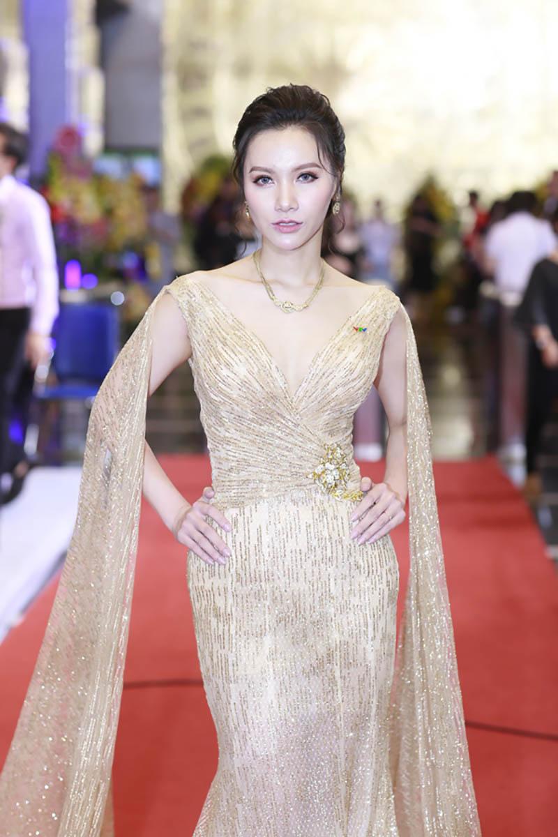 Trước đám cưới, Nhã Phương xuất hiện đẹp rạng rỡ trong đêm trao giải VTV Awards - 11