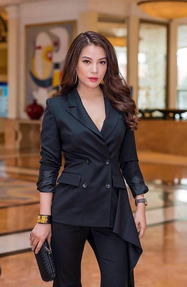 Cằm dài ngoằng, mặt cứng đơ, phải chăng Trương Ngọc Ánh gặp biến chứng khi phẫu thuật thẩm mỹ? - 10
