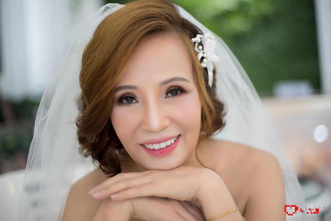 Cô dâu 62 tuổi lấy chồng 26 thổ lộ lý do kết hôn ở tuổi xế chiều - 1