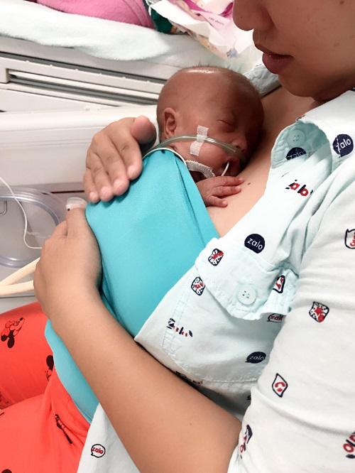Hành trình sống kỳ diệu của em bé Sài Gòn sinh non lúc 6 tháng nặng chỉ 6 lạng - 3