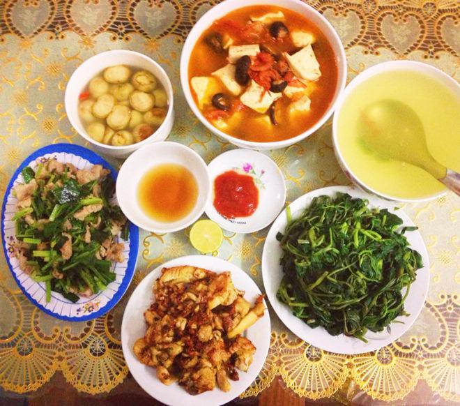 Mặc kệ bị chê bày vẽ, cô giáo cứ nấu là phải ngon và đẹp, lấy được chồng như ý - 2