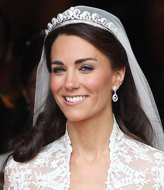 Vì sao cả công nương Meghan Markle lẫn Lý Nhã Kỳ lại mê mệt màu son này đến vậy? - 4