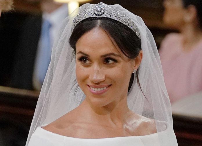 Vì sao cả công nương Meghan Markle lẫn Lý Nhã Kỳ lại mê mệt màu son này đến vậy? - 8