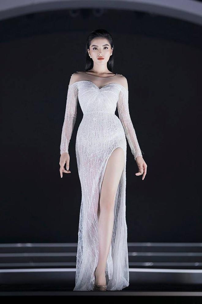 22 tuoi, hoa hau ky duyen giau co nao, kiem tien bac ty tu dau? - 5