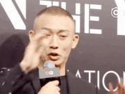 Giải trí - Chết cười xem "vua Càn Long" vừa phỏng vấn vừa xua tay đuổi ruồi