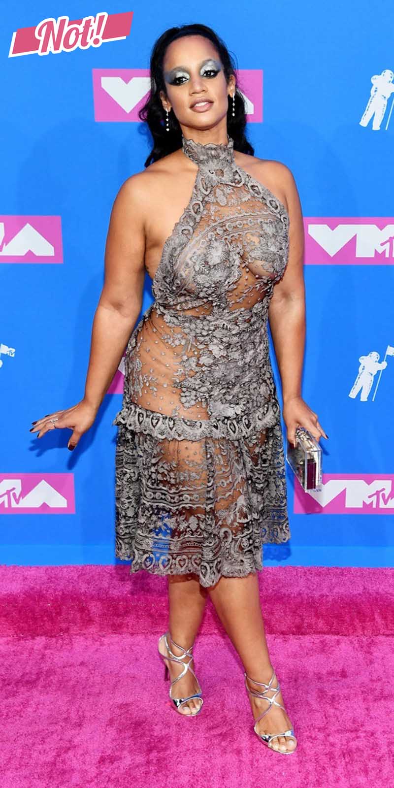 Angela Phương Trinh đã amp;#34;ngọtamp;#34; nay càng ngọt hơn, Lệ Quyên xách túi tiền tỉ vẫn bị chê sến - 14