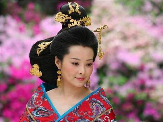 Lý Băng Băng bị “sờ gáy” sau Phạm Băng Băng Lý Băng Băng bị "sờ gáy" sau Phạm Băng Băng Lý Băng Băng bị “sờ gáy” sau Phạm Băng Băng