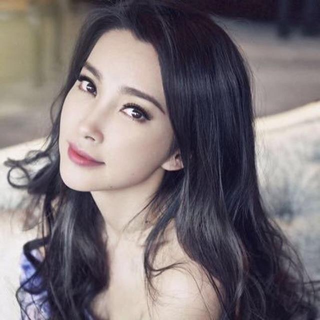 Lý Băng Băng bị “sờ gáy” sau Phạm Băng Băng Lý Băng Băng bị "sờ gáy" sau Phạm Băng Băng Lý Băng Băng bị “sờ gáy” sau Phạm Băng Băng