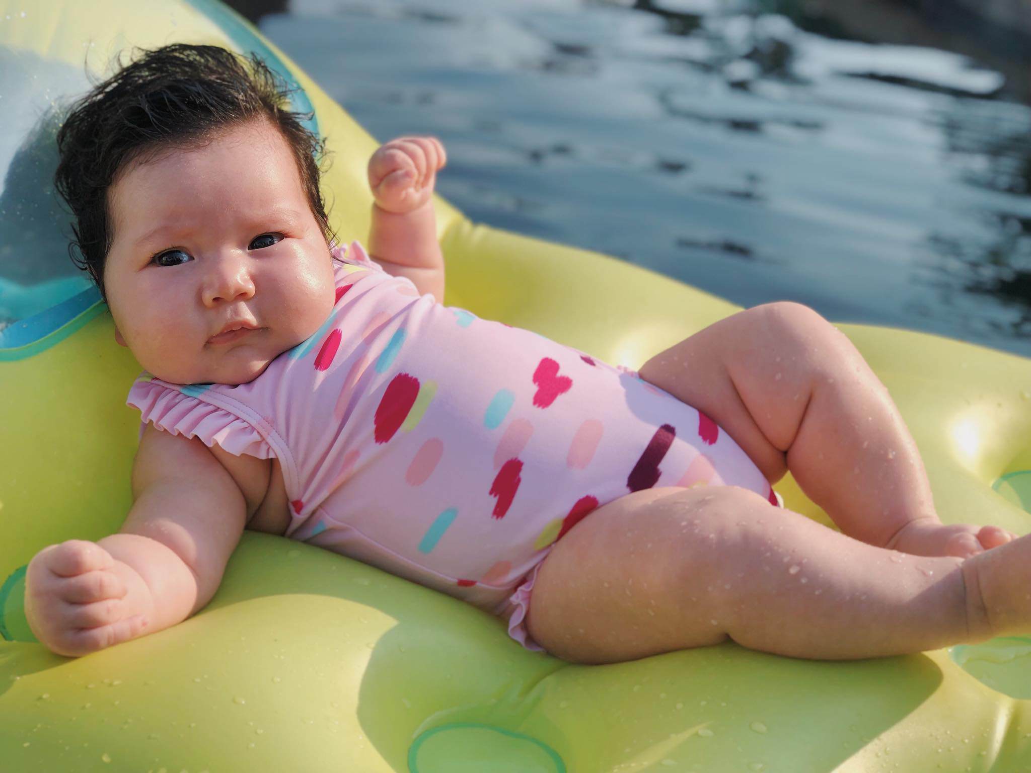 Hơn 2 tháng, con gái Hà Anh nặng gần 8kg, má phúng phính amp;#34;búng ra sữaamp;#34; - 4