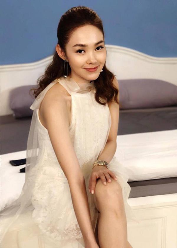lai tim them duoc 1 cap chi em song sinh nua trong showbiz viet: minh hang – thu thuy - 13