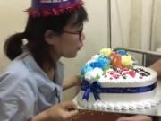 Bà bầu - Vợ vừa sinh con gái, chồng tổ chức ngay sinh nhật trên giường bệnh khiến chị em ghen tị