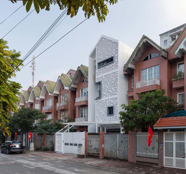 "sung sot" truoc can nha ong nam giua "rung" biet thu bo hoang tai ha noi - 2