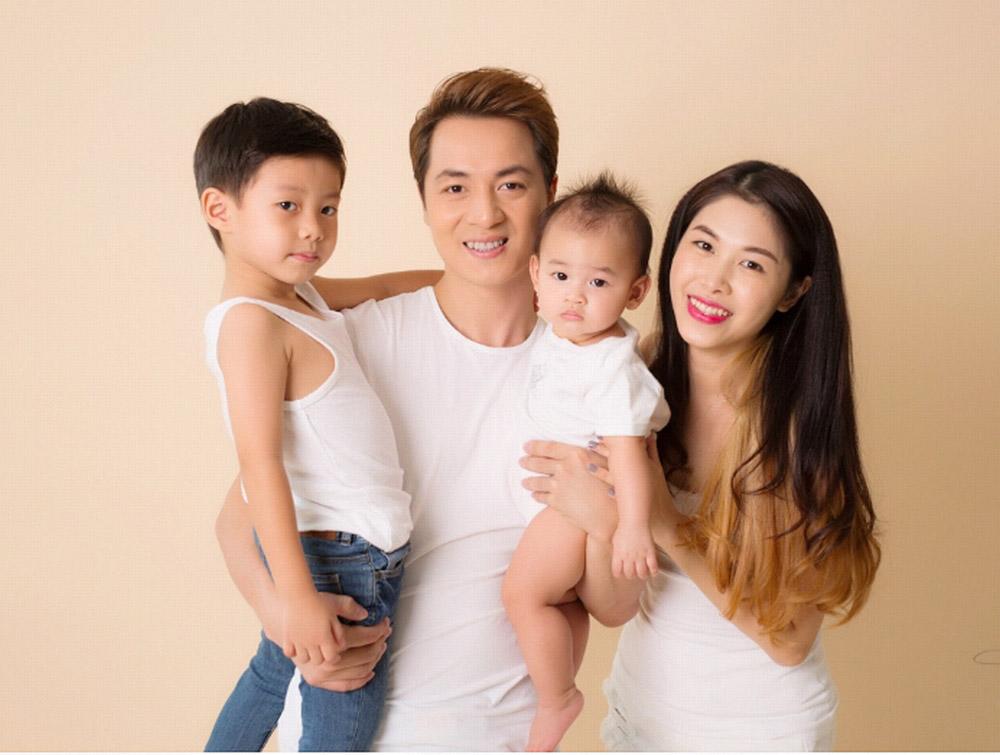 Xúc động đến rơi nước mắt khi xem đoạn clip Đăng Khôi tự quay dành tặng vợ - 3