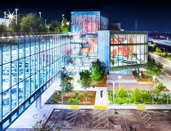 van phong moi cua facebook duoc khen het loi vi qua rong va dep - 5