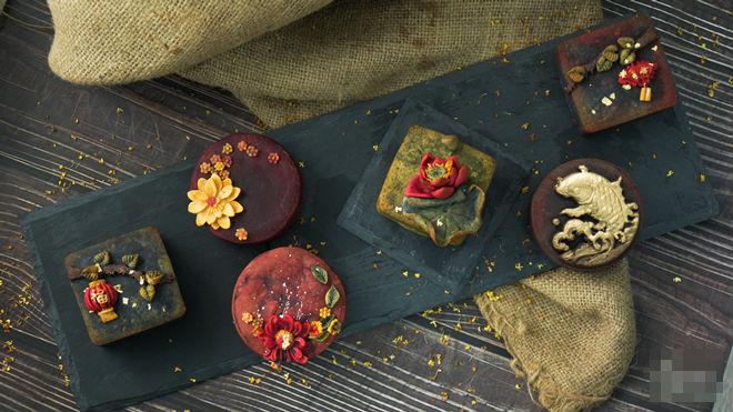 Mẹ 8x mang hồn hoa vào bánh trung thu truyền thống, ai nhìn cũng ngỡ ngàng tưởng tranh vẽ - 7