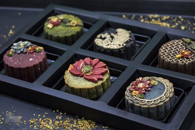 Mẹ 8x mang hồn hoa vào bánh trung thu truyền thống, ai nhìn cũng ngỡ ngàng tưởng tranh vẽ - 13