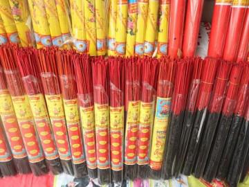 Sẽ cực kì sai lầm nếu bạn cứ chọn bừa khi mua hương thắp Rằm Trung thu