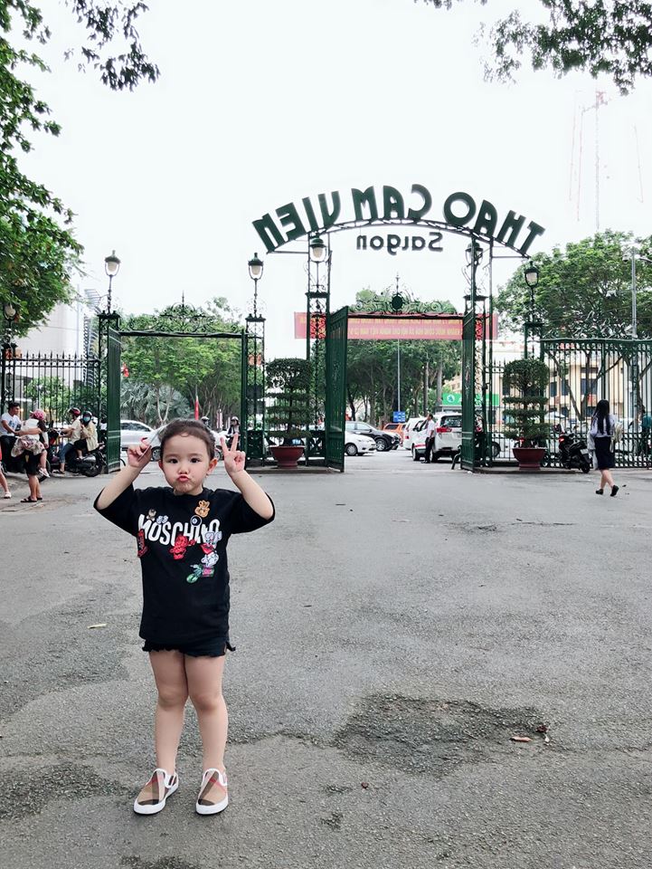 Con gái 3 tuổi của Trang Nhung hút hàng ngàn lượt xem khi vừa đánh đàn, vừa hát - 4