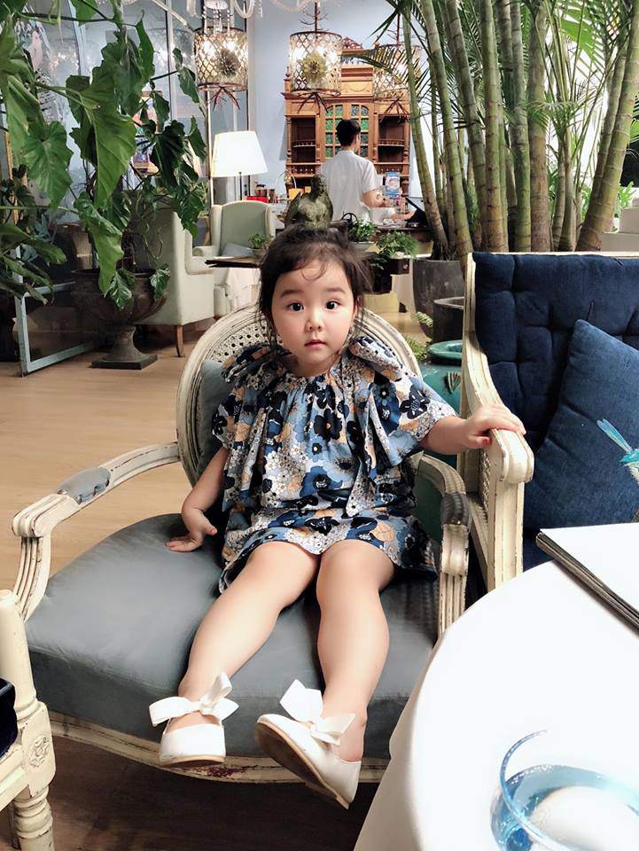 Con gái 3 tuổi của Trang Nhung hút hàng ngàn lượt xem khi vừa đánh đàn, vừa hát - 5
