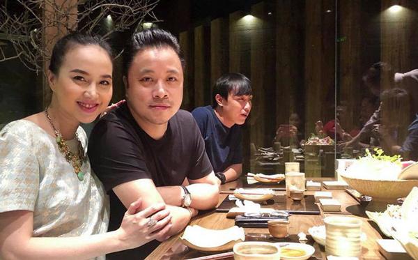 Bế bụng bầu khệ nệ vẫn đẹp thế này, bảo sao Đinh Ngọc Diệp được chồng nịnh công khai - 1