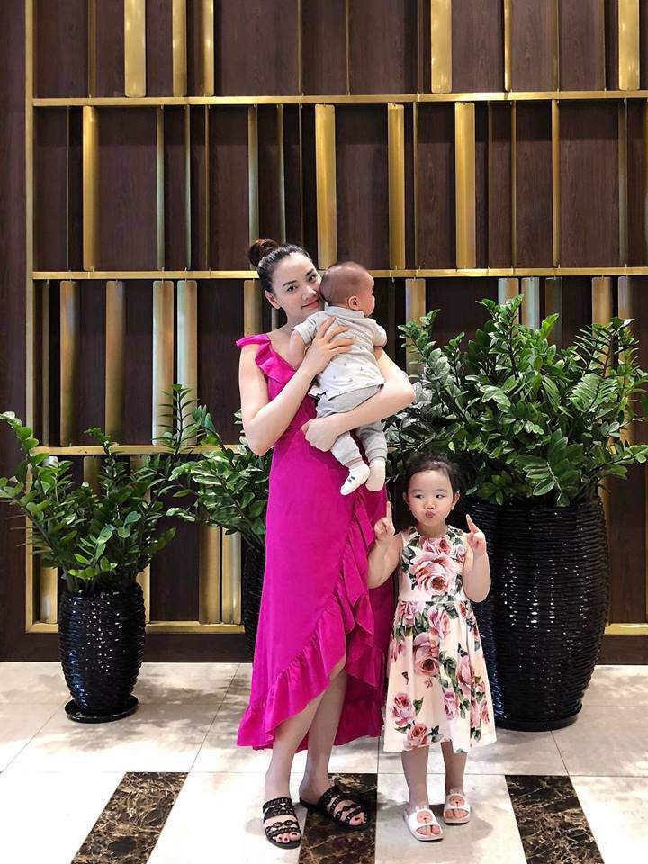 Con gái 3 tuổi của Trang Nhung hút hàng ngàn lượt xem khi vừa đánh đàn, vừa hát - 1